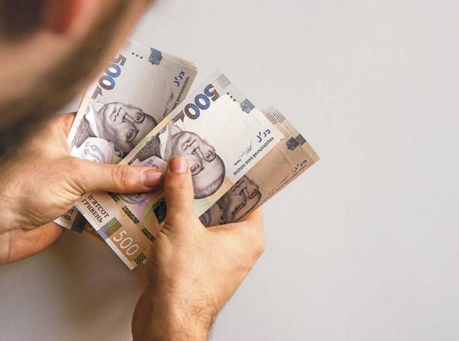 В Україні гарантували зарплату понад 13 500 гривень кільком професіям: хто отримуватиме стільки