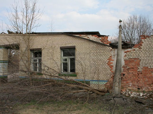 Іршавський гуртожиток для вчителів розвалюється на очах (ВІДЕО)