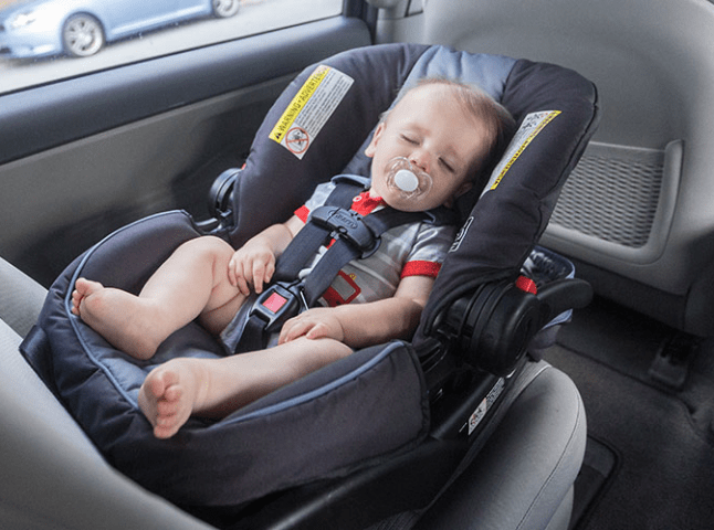 Запрацювали нові правила перевезення дітей в автомобілі