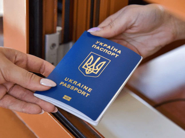 Опубліковано пояснення для українців, які виїхали за кордон