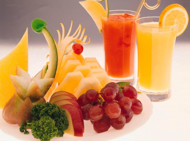 Свіжі фруктові соки – легкий і приємний шлях до здоров’я
