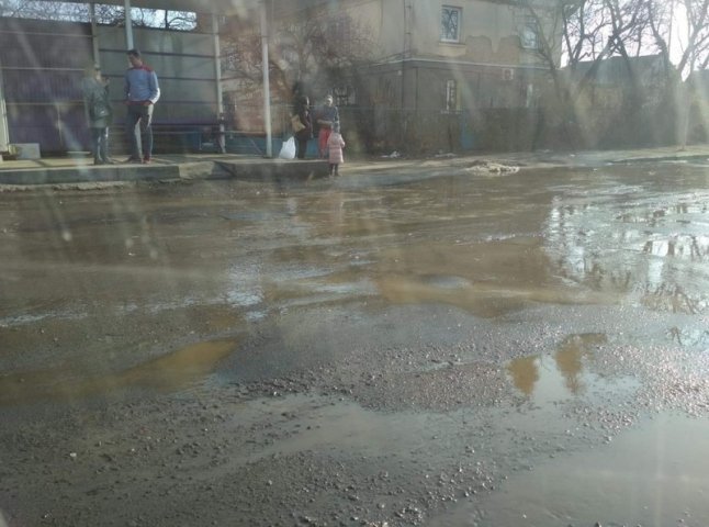 Через прорив каналізації в Ужгороді підтопило вулицю, – соцмережі