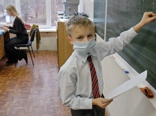 У навчальних закладах Ужгорода введено щоденний моніторинг відсутності дітей, які захворіли на ГРВІ