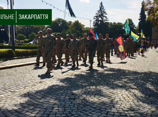 В Ужгороді проходить марш захисників України