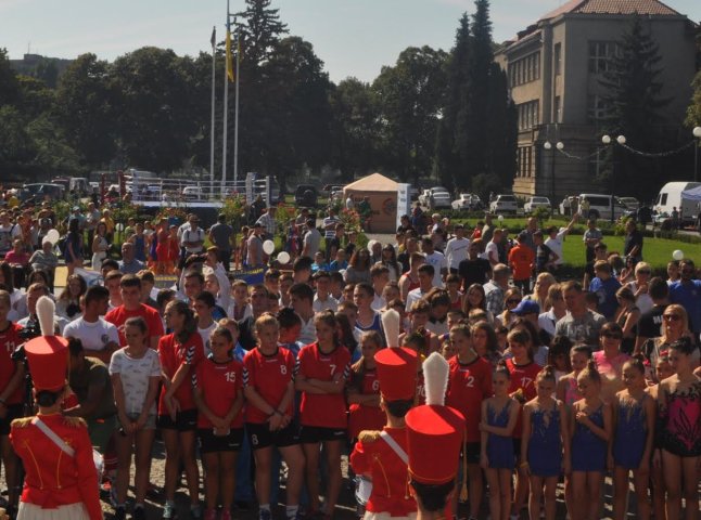 В Ужгороді триває спортивне свято з нагоди Дня фізичної культури і спорту