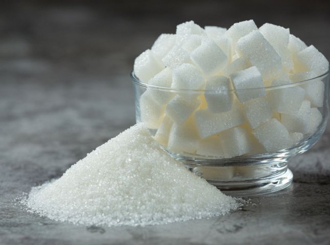 Ціна на цукор у червні змінилась: за скільки тепер можна купити 1 кілограм