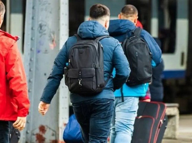 Заборона виїзду за кордон для чоловіків на 3 роки після війни: що відомо про цю заяву
