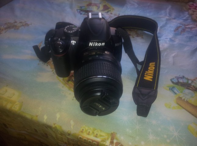 Продам фотоапарат Nikon D 3000 