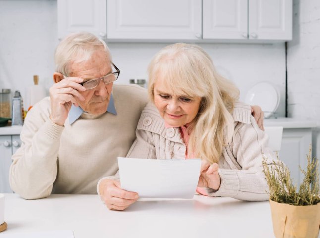 Яка приблизно буде пенсія, якщо є 35 років стажу: пояснюємо, як самому це порахувати