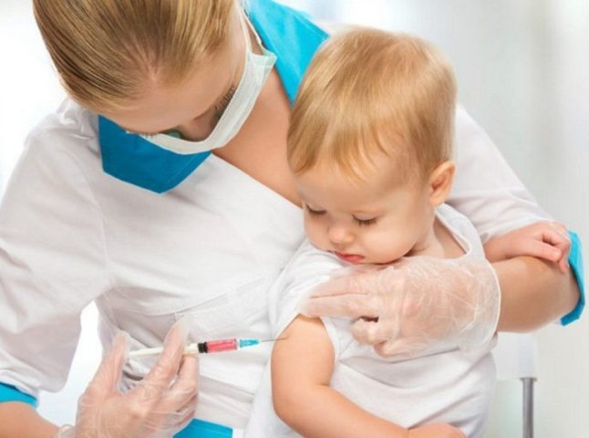 На Закарпатті вакцинують дітей від небезпечного інфекційного захворювання