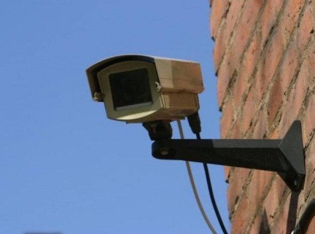 Двоє зловмисників вкрали камери відеоспостереження з підприємства у Великому Бичкові