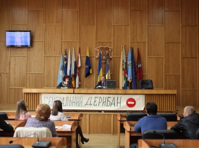 Чергова спроба зібрати депутатів Ужгородської міської ради закінчилась провалом