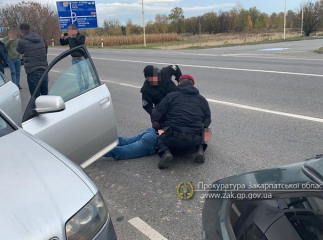 Поліцейські показали, як затримували наркоторговця