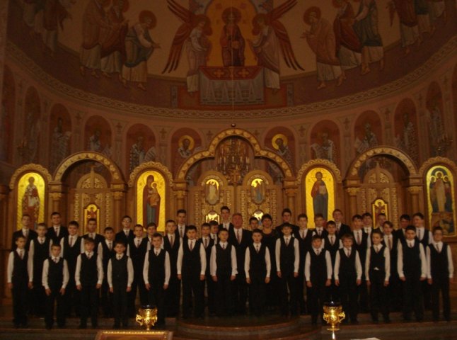 Хор хлопчиків та юнаків Мукачівської хорової школи провів 10 концертів під гаслом "За мир в Україні"