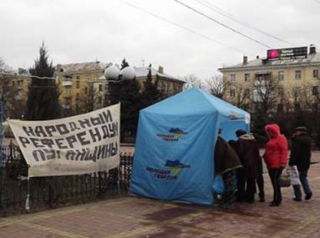 Сепаратисти "намалювали" явку 94-98% на псевдореферендумі в Луганську