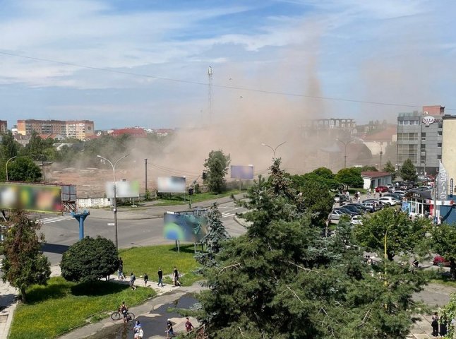 Момент підриву в Ужгороді потрапив на відео