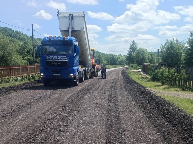 На Мукачівщині ремонтують ще одну дорогу