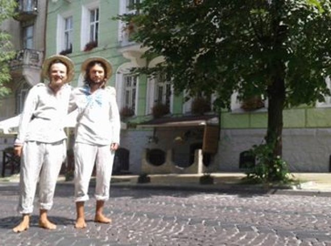 Піші мандрівники, які побували у Мукачеві, вже дістались Львова