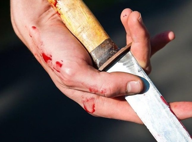 Двоє ужгородців під час бійки завдали 28-річному та 34-річному чоловікам ножові поранення