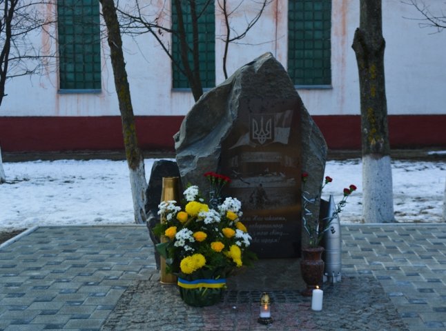 В Ужгороді презентували пам’ятник захисникам України