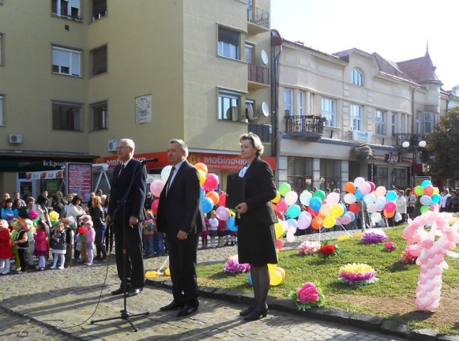 Всеукраїнський День дошкілля у Мукачеві відсвяткували парадом (ФОТО)