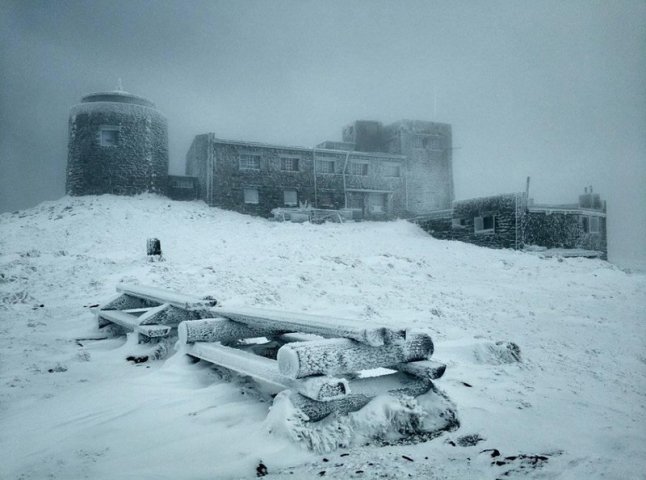 Мороз та сніг: на горі Піп Іван панує справжня зима