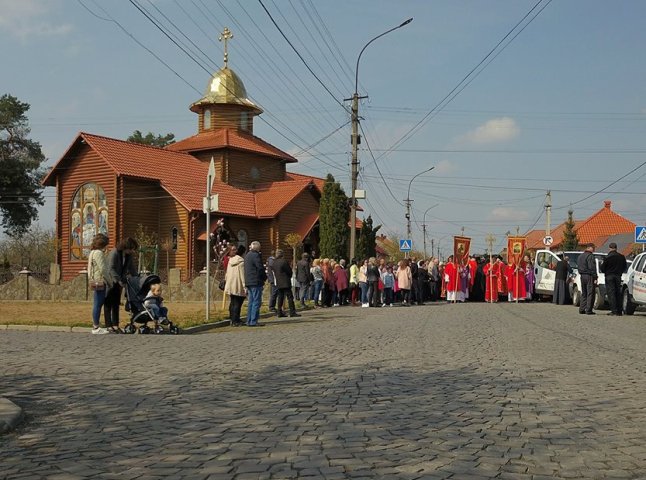 У Мукачеві віряни беруть участь у Хресній Ході