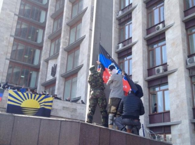 Сепаратисти проголосили незалежність Донецької республіки та "увійшли" до складу Росії