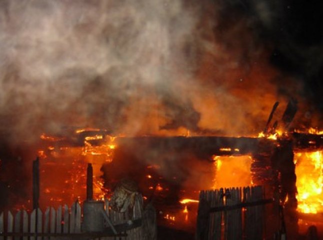 На Тячівщині та Іршавщині вогонь пошкодив житлові будинки