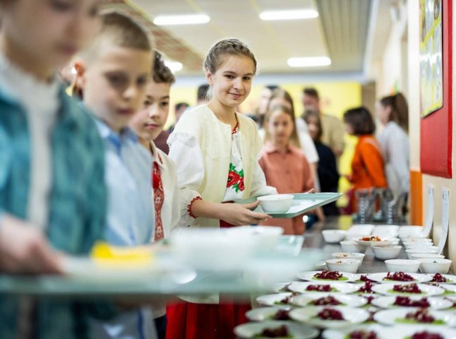 У громаді Мукачева зросте кількість школярів, які харчуватимуться безкоштовно