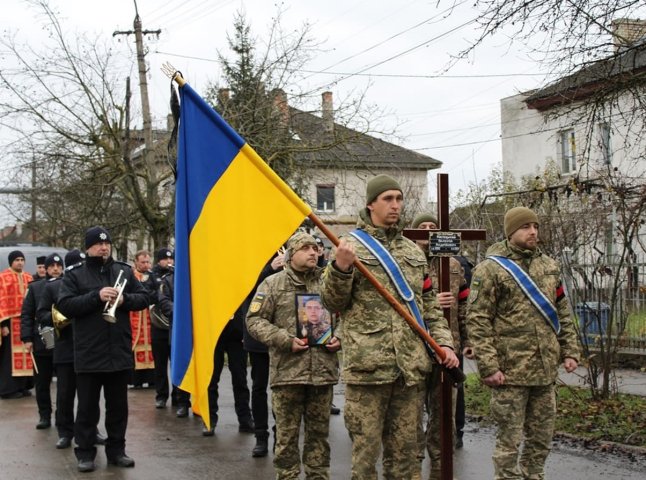 Закарпатця, який загинув на Донеччині, зустріли «живим» коридором