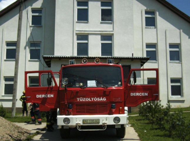 Дерценські пожежники допомогли загасити пожежу в готелі на Берегівщині