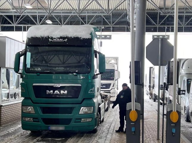 Проїзд вантажівок через КПП «Вишнє Нємецьке — Ужгород» може ускладнитись вже сьогодні