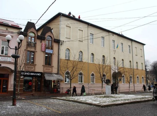 Допоки карантин у Мукачівській ЗОШ №20 планують капітально відремонтувати дах школи