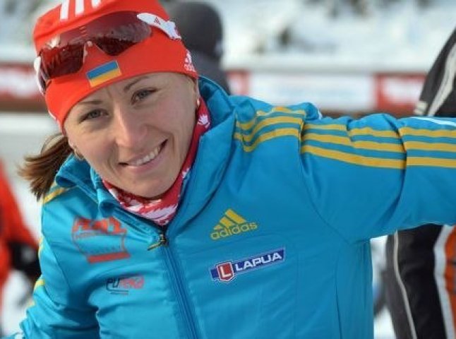 Валентина Семеренко здобуває срібну медаль у гонці переслідування в шведському Остерсунді