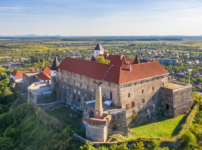 У Мукачеві порахували, скільки туристів відвідали замок Паланок за пів року