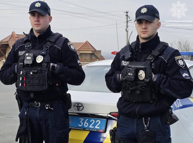 Патрульні допомогли чоловіку, який загубився в Ужгороді