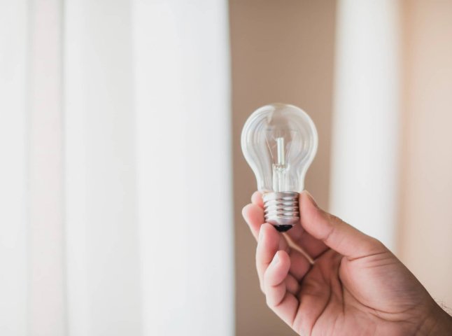 На Закарпатті запровадили графіки відключень: скільки годин сьогодні не буде світла