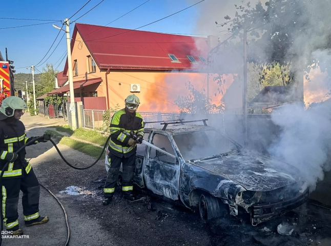 На Хустщині горів автомобіль