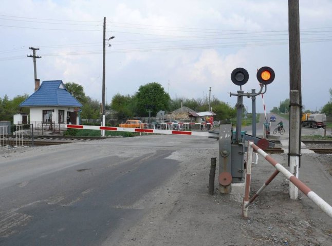"Москвич" пошкодив шлагбаум поблизу станції Мукачево