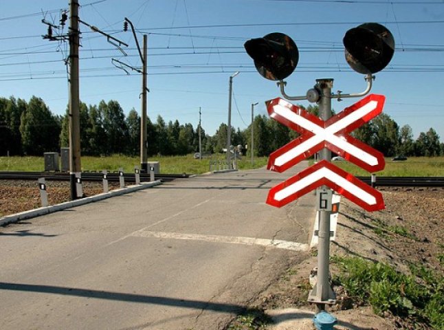 В Ужгороді закарпатець виїхав на залізничний переїзд