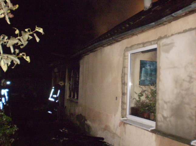 Вночі на Берегівщині горів будинок, у пожежі загинула літня жінка