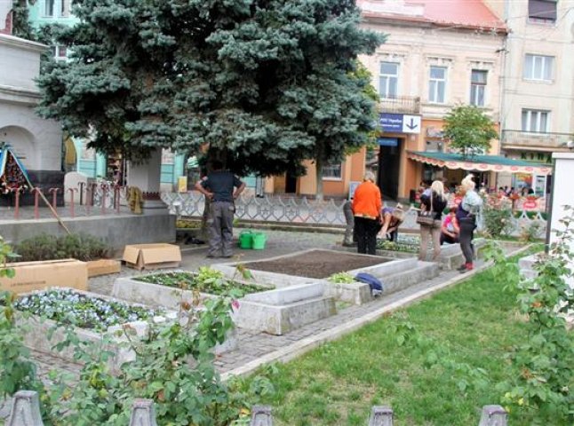 Мукачівський міський голова пропонує громаді з почестями перепоховати могили загиблих воїнів (ВІДЕО)