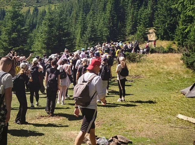 Масове сходження на Говерлу: 350 людей з усієї України підкорили найвищу вершину Карпат