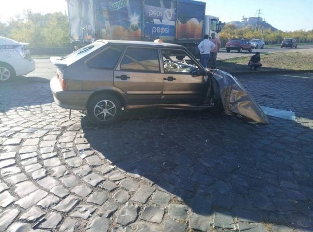Аварія у Мукачеві: зіткнулися таксі та вантажівка