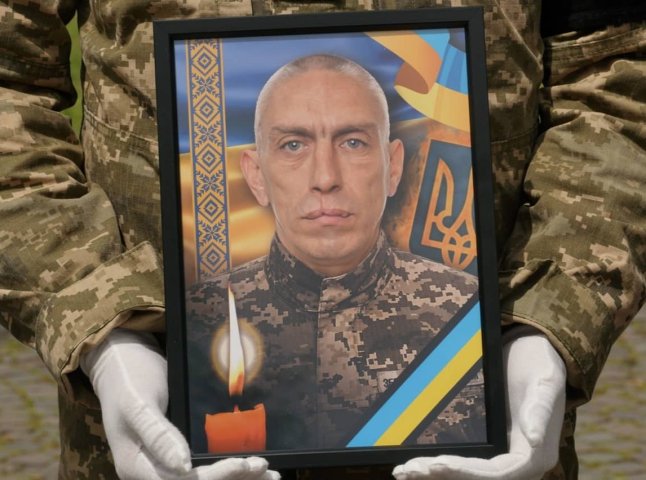 Закарпаття попрощалось з полеглим захисником Віктором Мургою Закарпаття попрощалось з полеглим захисником Віктором Мургою