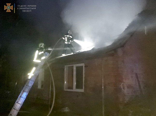 Вночі на Тячівщині загорівся будинок