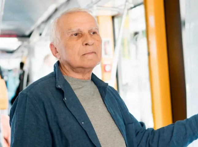 У якому транспорті пенсіонерам дозволено їздити безкоштовно у 2026 році