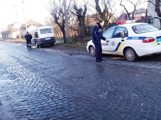 Посеред вулиці у Виноградові виявили труп чоловіка, – ЗМІ