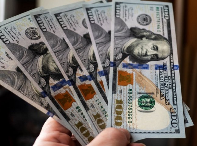 Курс долара в Україні зміниться: НБУ показав вартість після вихідних